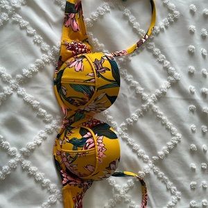 Yellow floral xhilaration bikini top / siize XS
